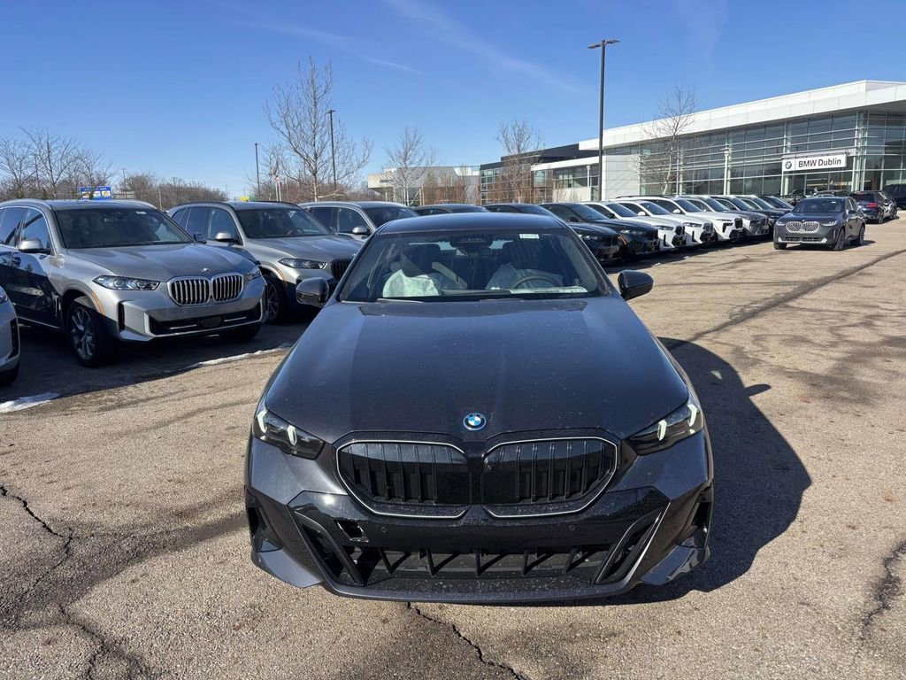 New 2026 BMW 550e xDrive image 2