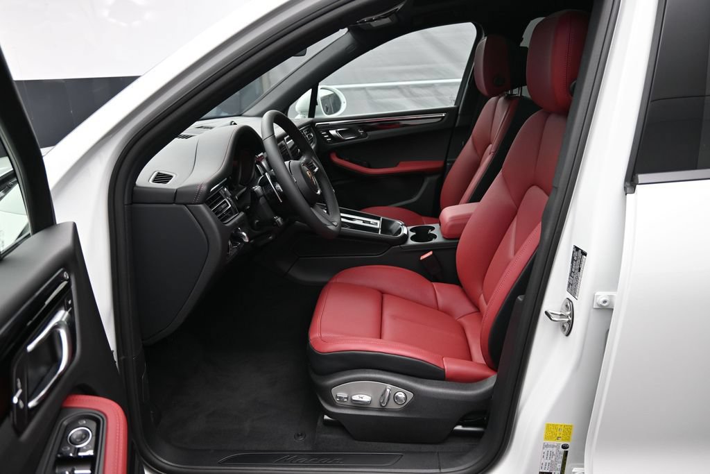 New 2026 Porsche Macan AWD/4WD image 5