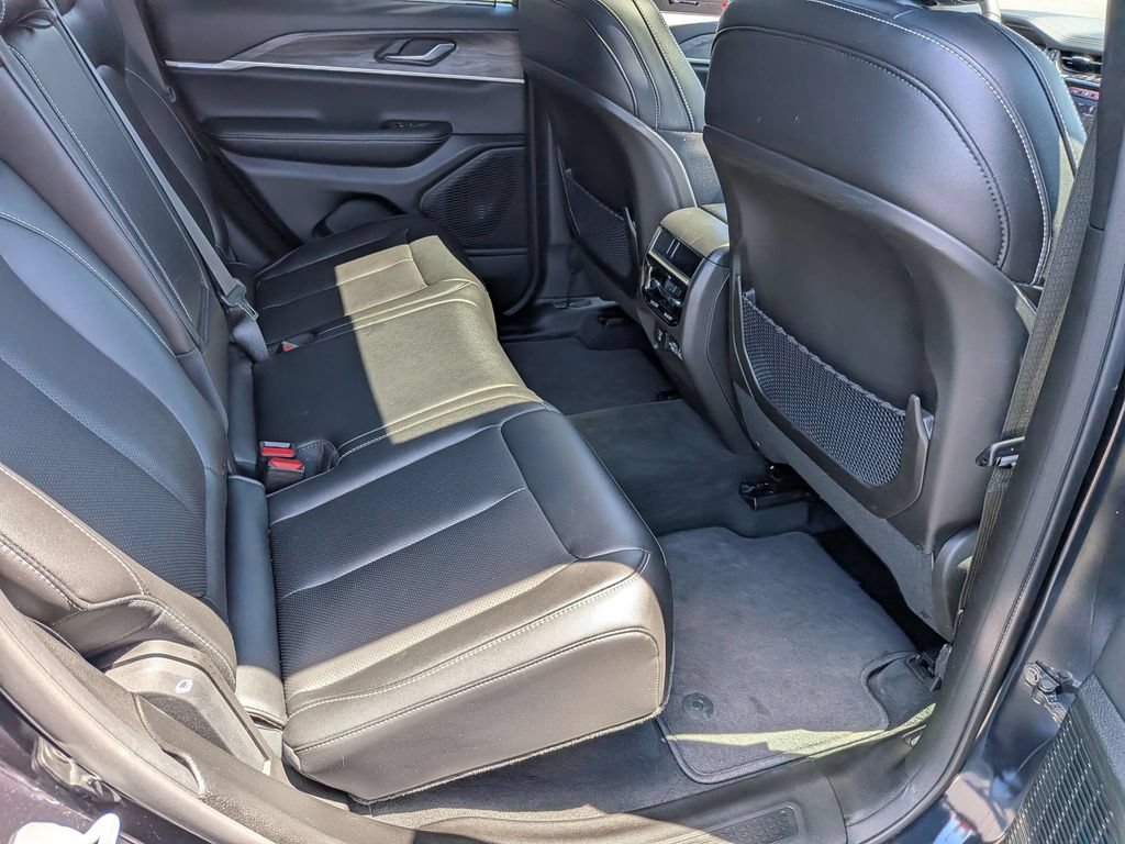 Certified 2024 Jeep Grand Cherokee Limited w/ Luxury Tech Group II AWD/4WD image 32
