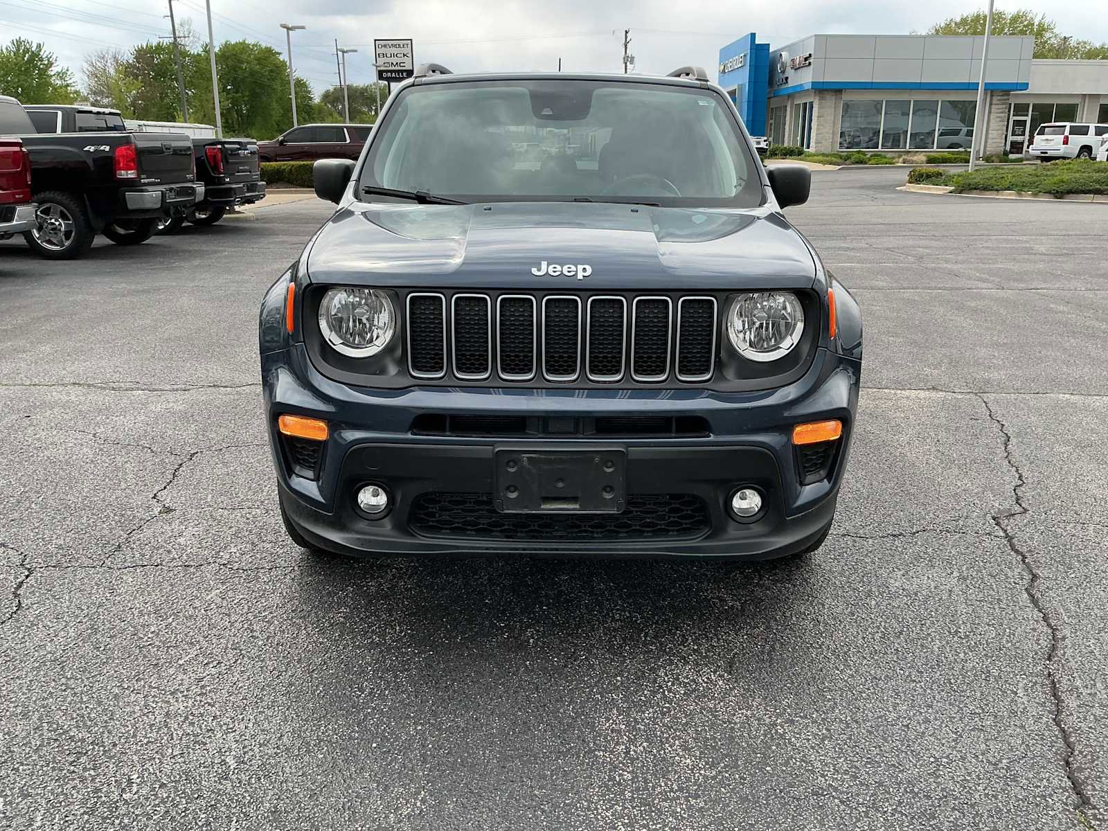 Used 2022 Jeep Renegade Latitude w/ Convenience Group AWD/4WD image 2