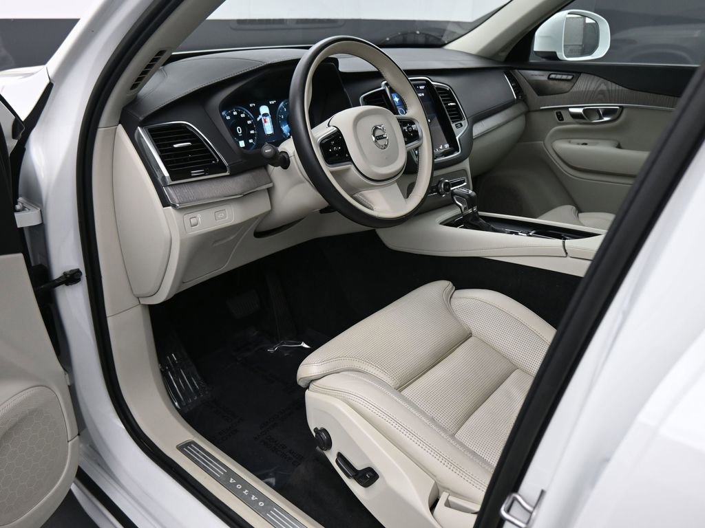 Used 2022 Volvo XC90 T6 Inscription w/ Climate Package image 2