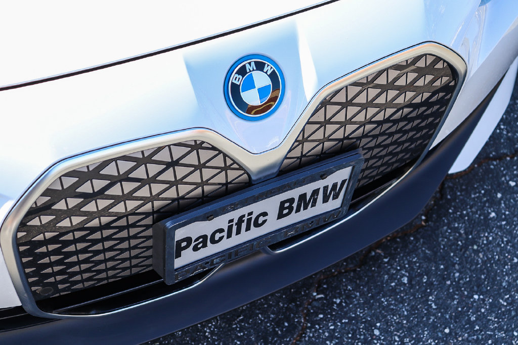 Certified 2025 BMW i4 xDrive40i AWD/4WD image 11