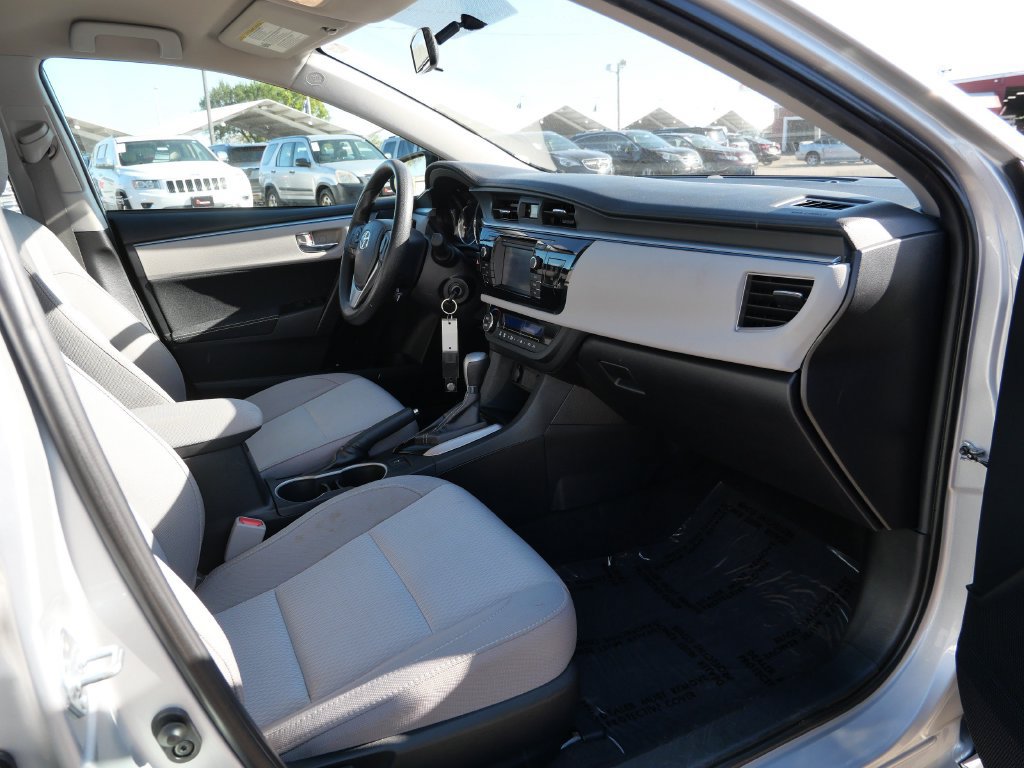 Used 2016 Toyota Corolla LE FWD image 11