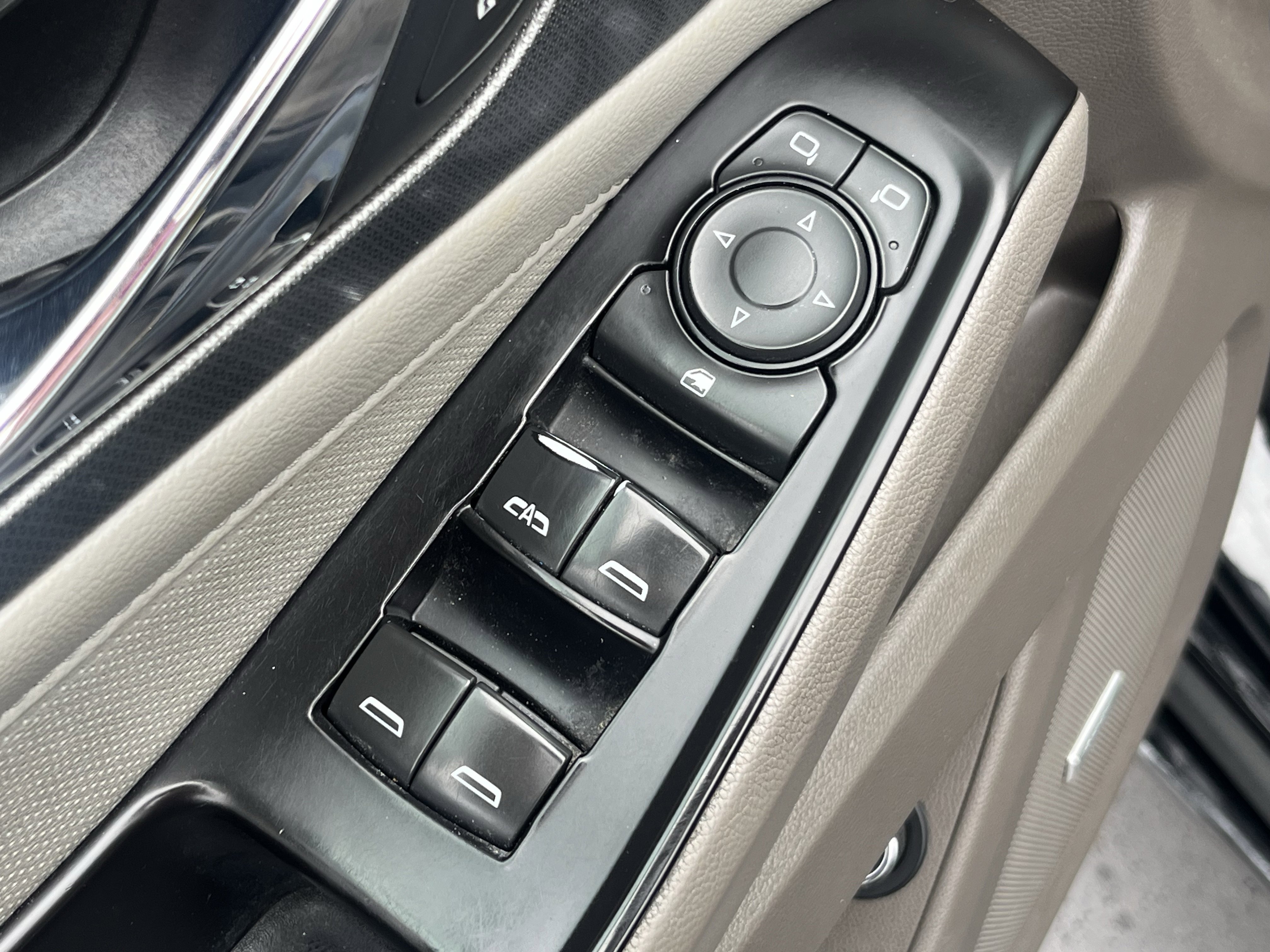 Used 2018 Chevrolet Traverse Premier w/ Driver Confidence II Package FWD image 25