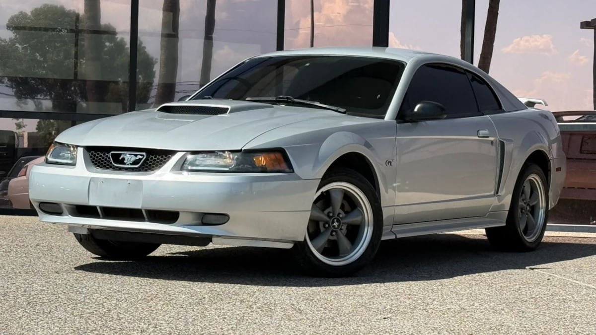 Used 2001 Ford Mustang GT Premium RWD image 2