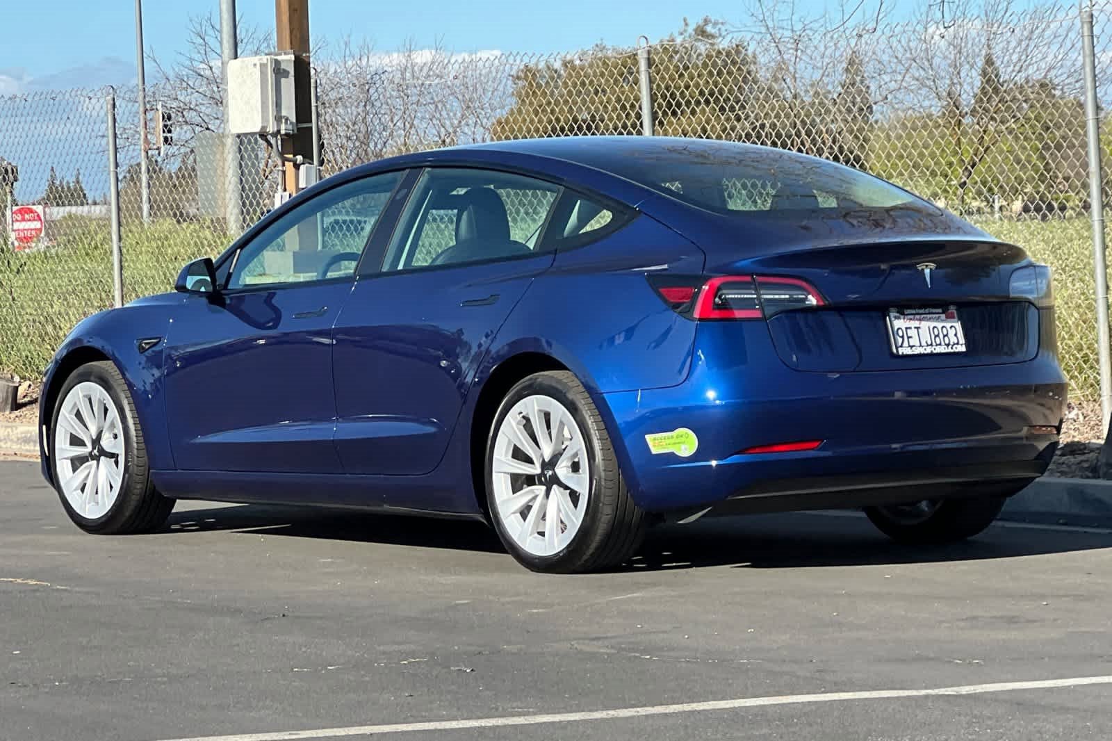 Used 2023 Tesla Model 3 Standard Range image 6