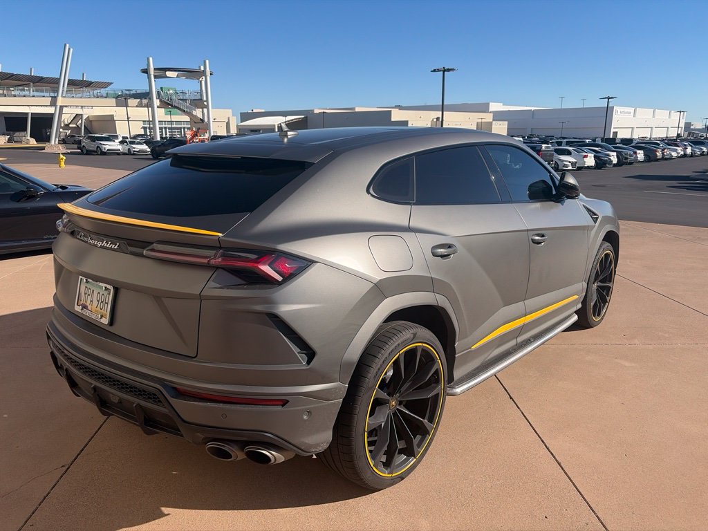 Used 2022 Lamborghini Urus AWD/4WD image 5
