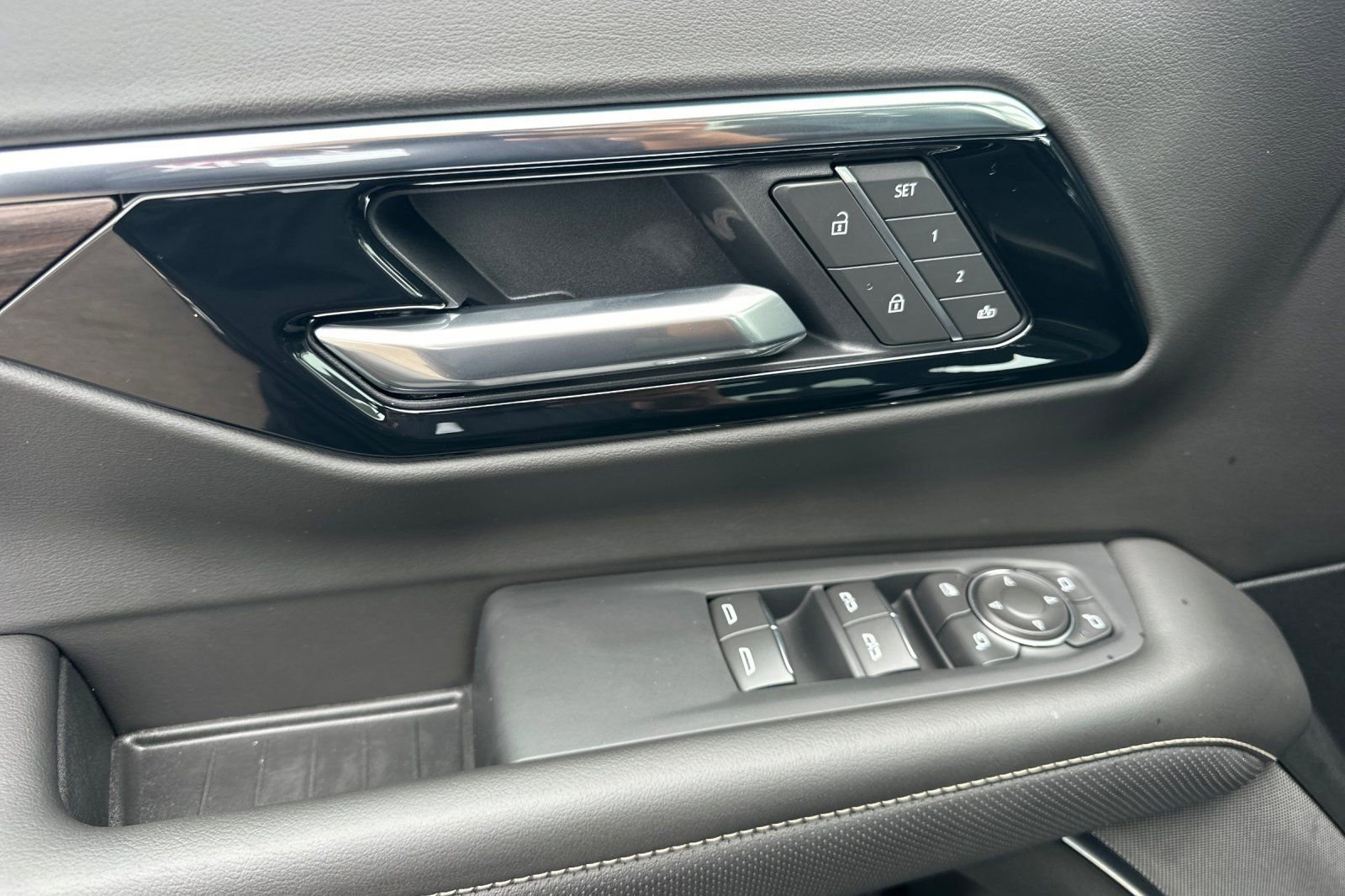 New 2025 Chevrolet Suburban Premier image 11