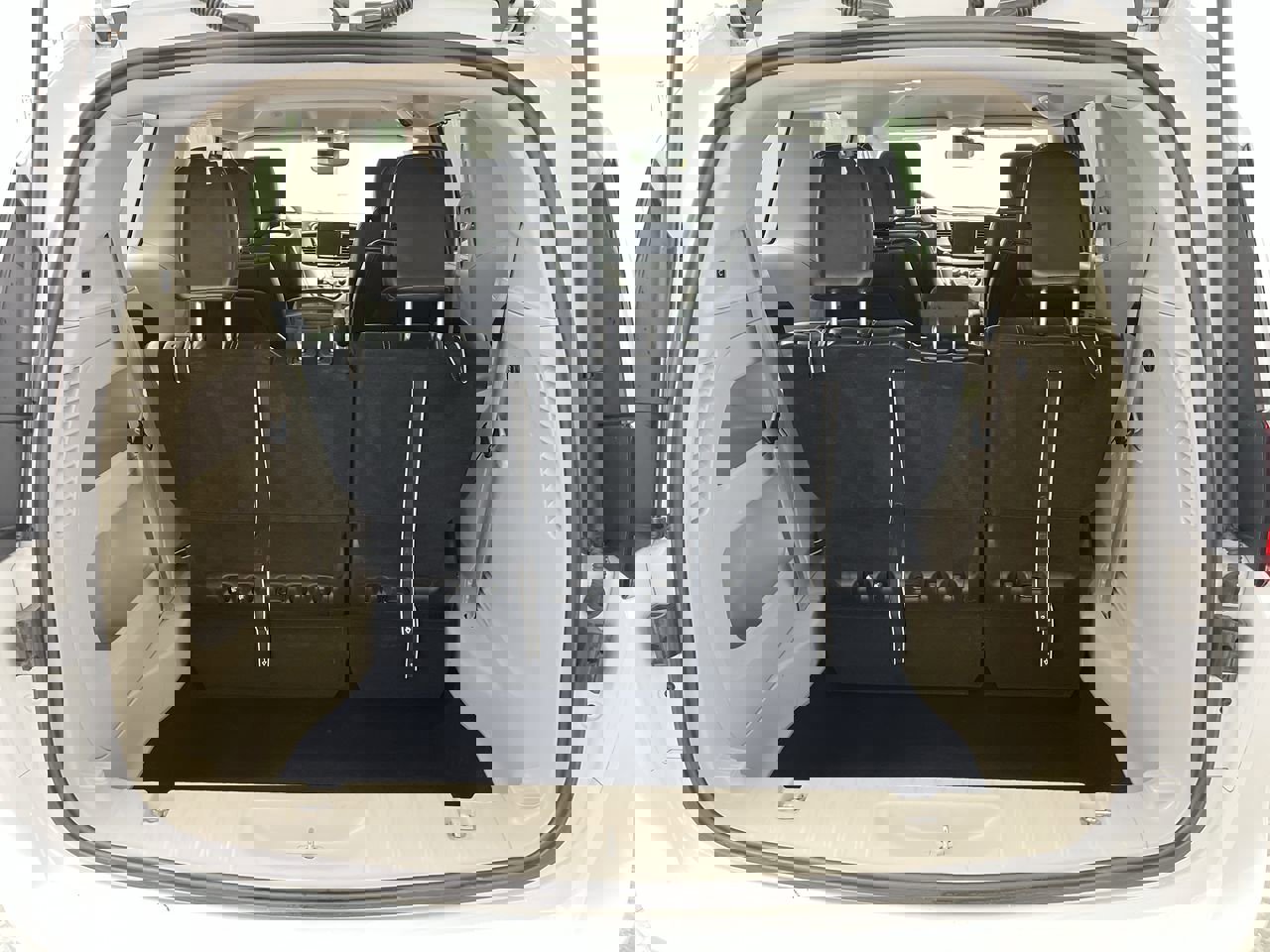 Used 2024 Chrysler Pacifica Touring-L image 28