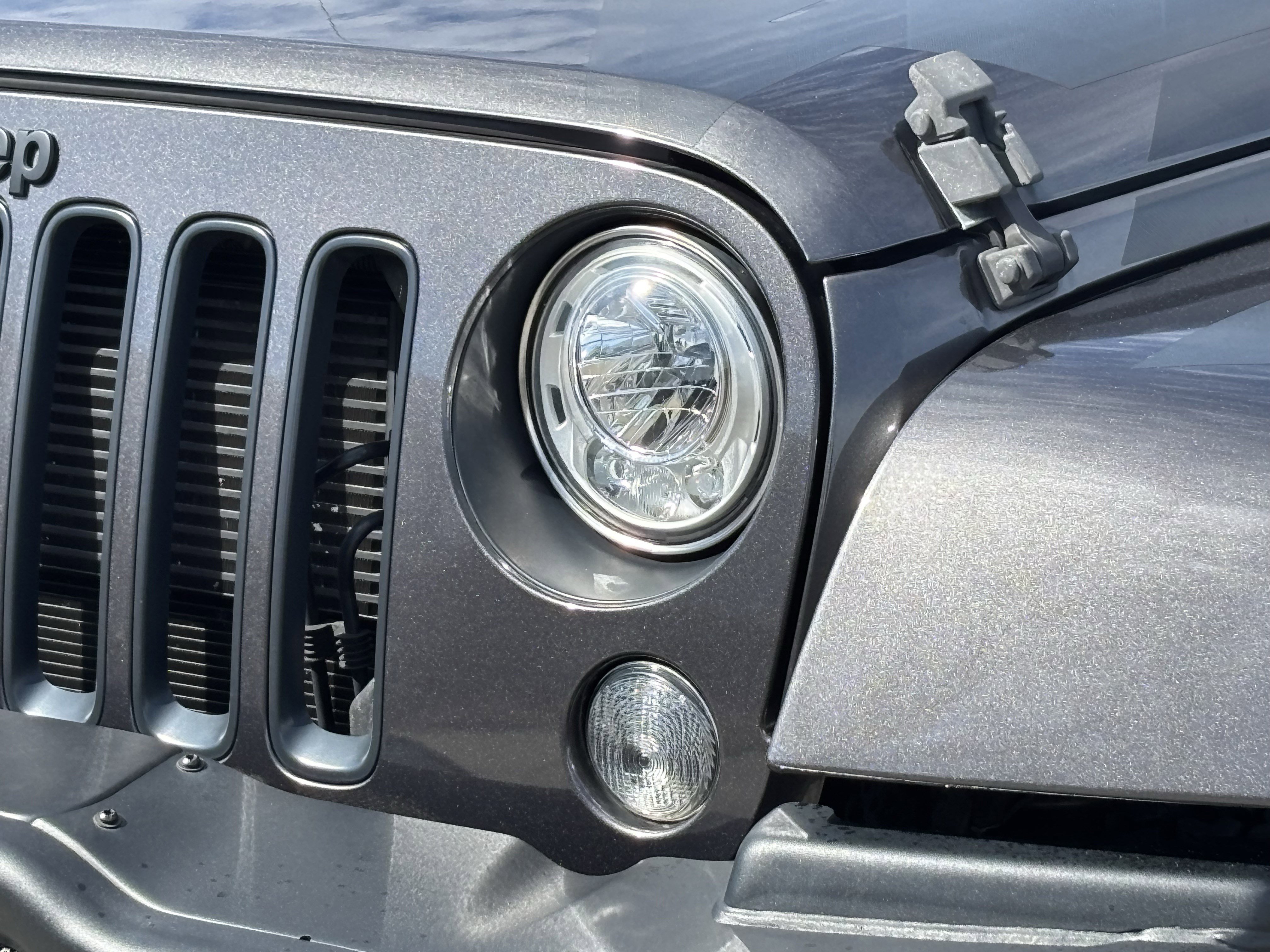 Used 2017 Jeep Wrangler Unlimited Sahara image 6