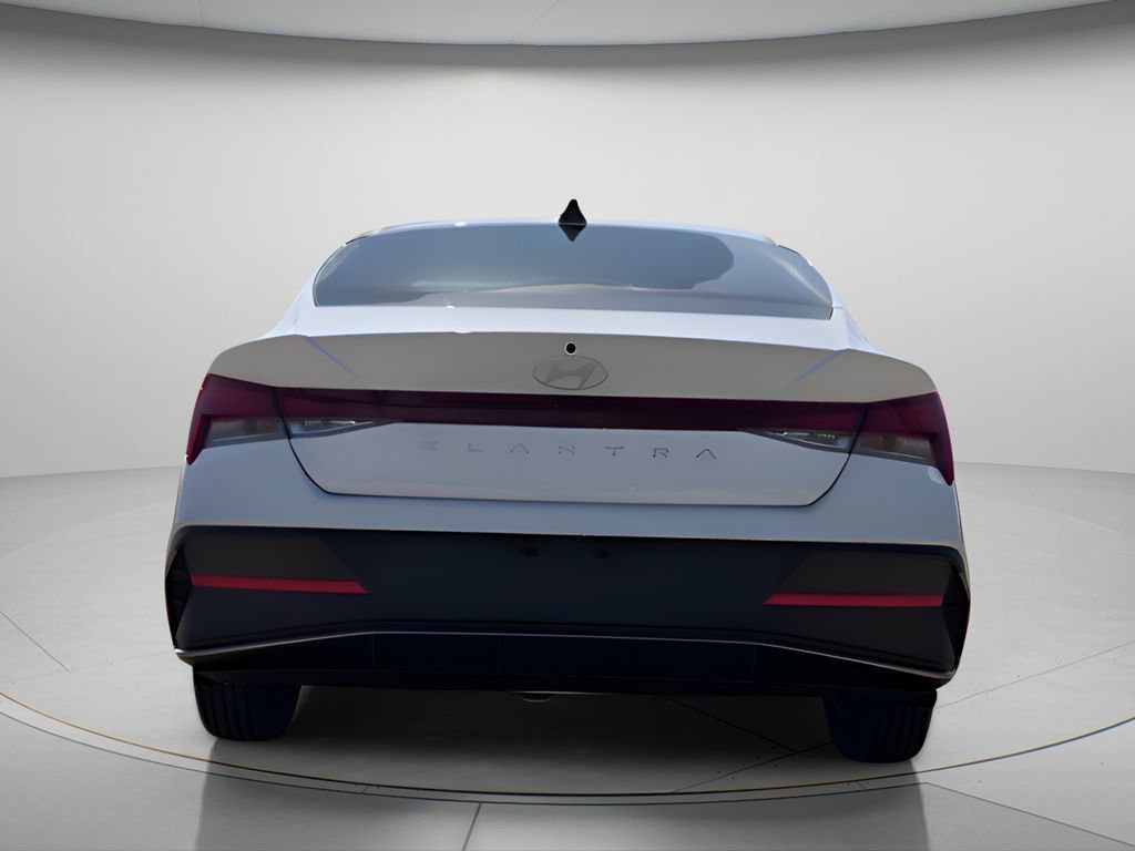 New 2026 Hyundai Elantra SE FWD image 4
