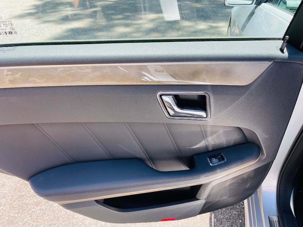 Used 2010 Mercedes-Benz E 350 Sedan image 36