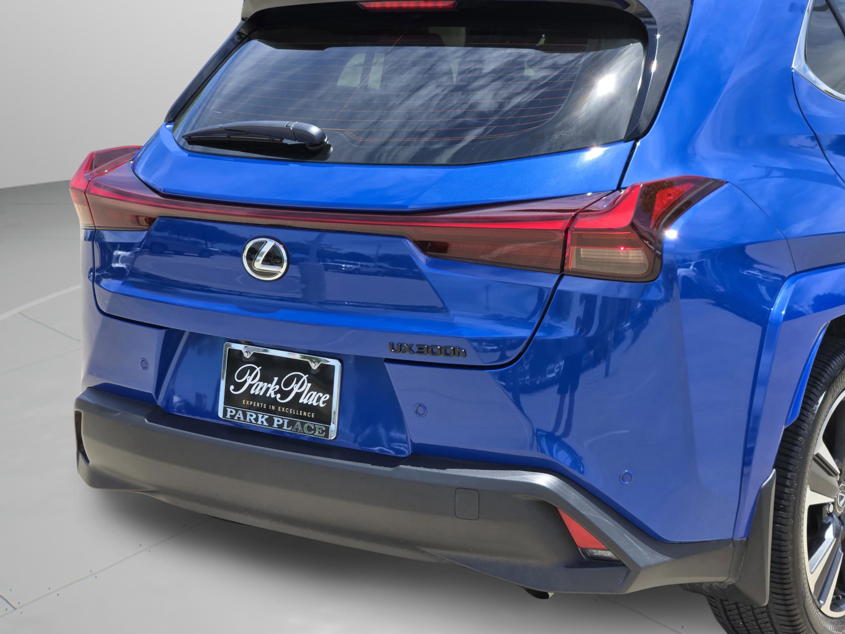 Used 2025 Lexus UX 300h FWD w/ Cold Area Package image 39