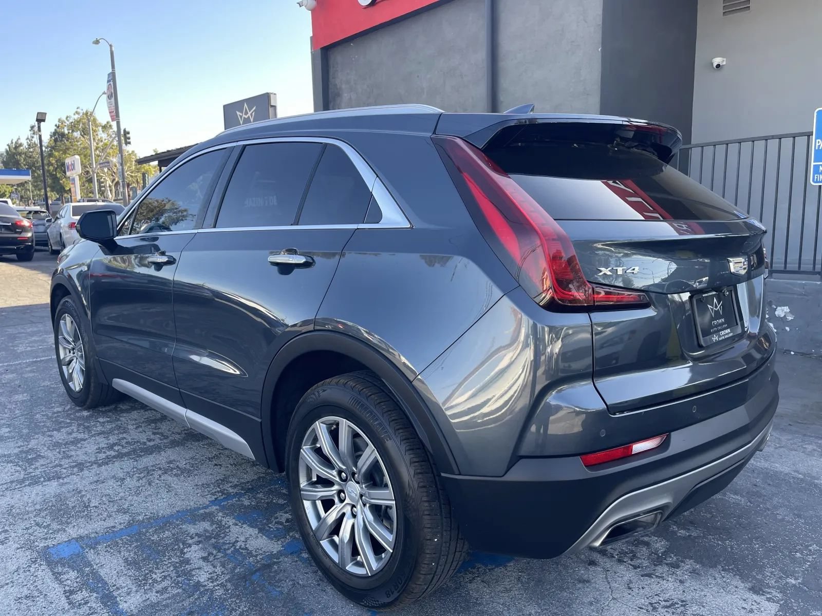 Used 2019 Cadillac XT4 Premium Luxury w/ Cold Weather Package FWD image 7
