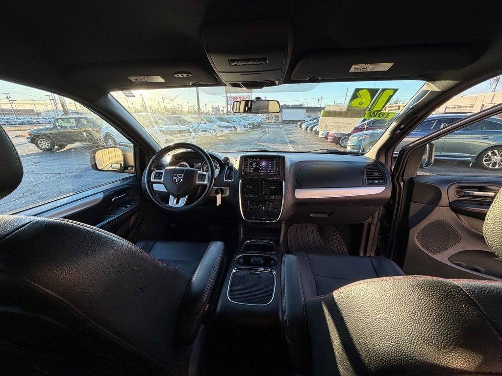 Used 2016 Dodge Grand Caravan R/T FWD image 11