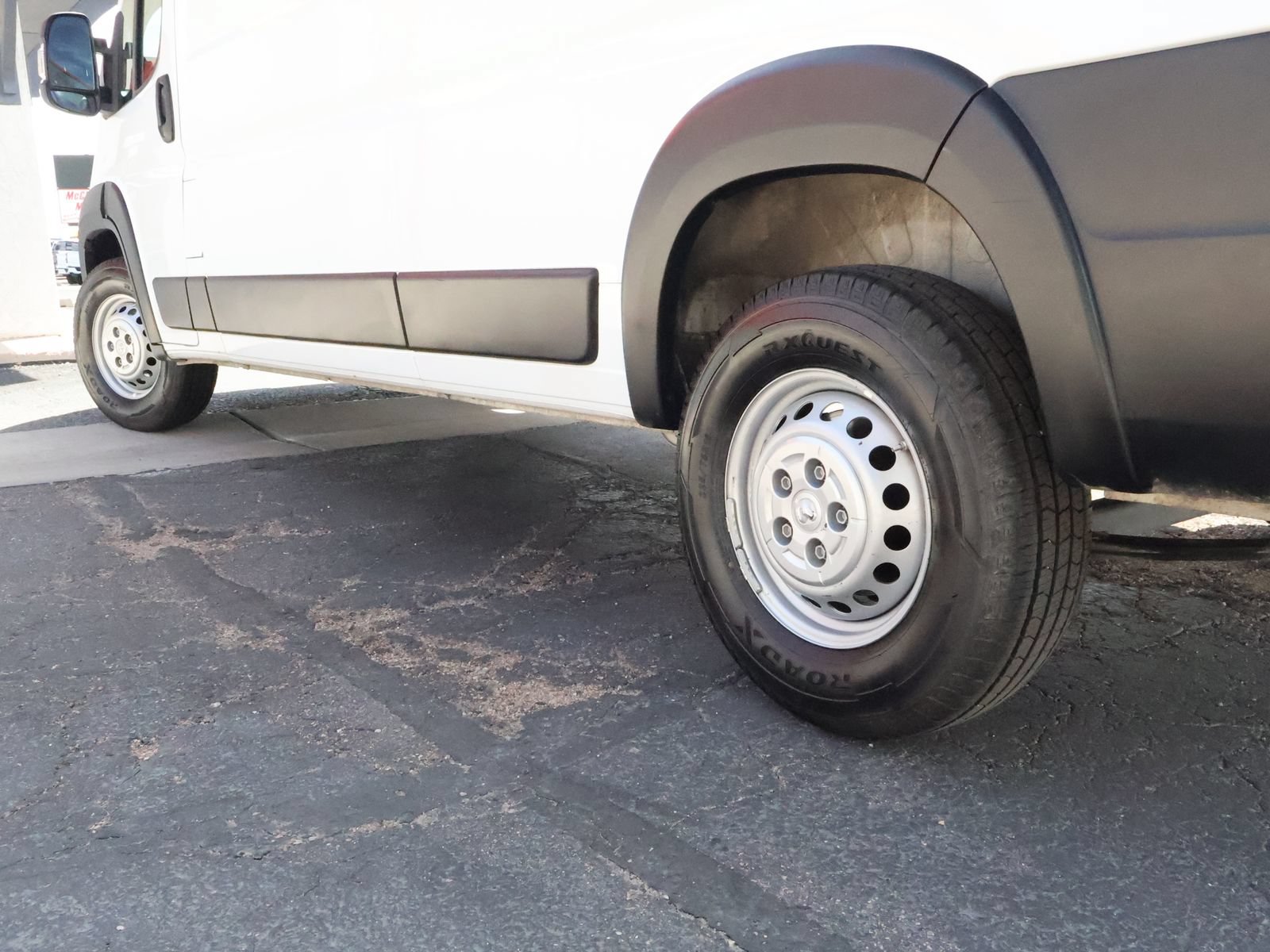 Used 2025 RAM ProMaster 2500 w/ Convenience Group FWD image 25