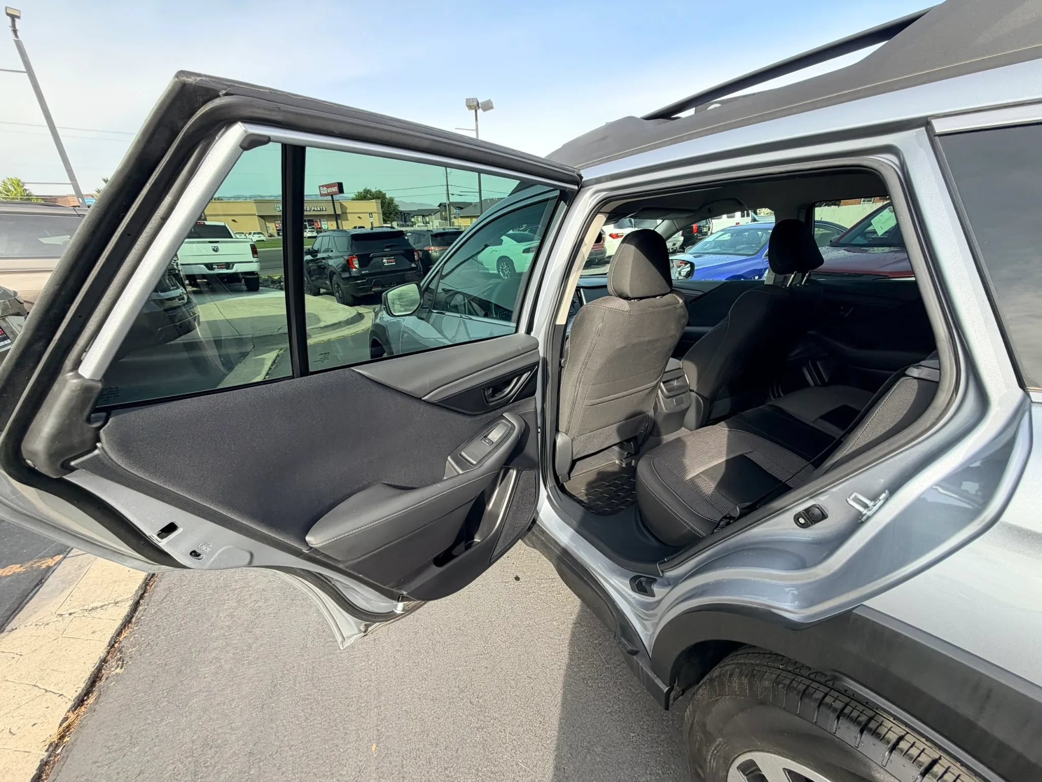 Used 2025 Subaru Outback AWD/4WD image 19