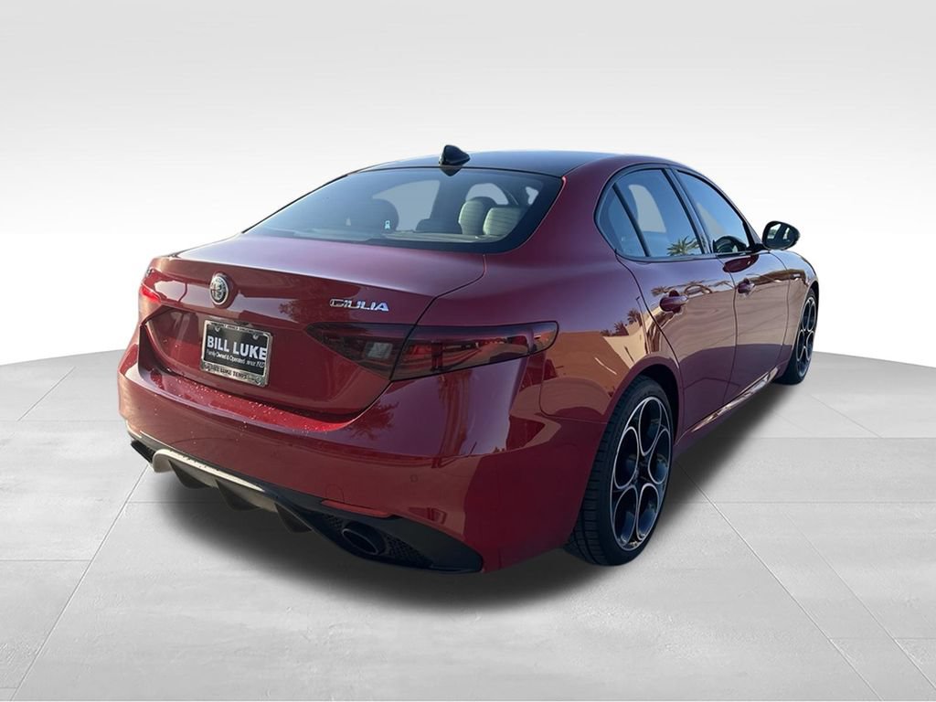 Used 2023 Alfa Romeo Giulia Veloce RWD image 7