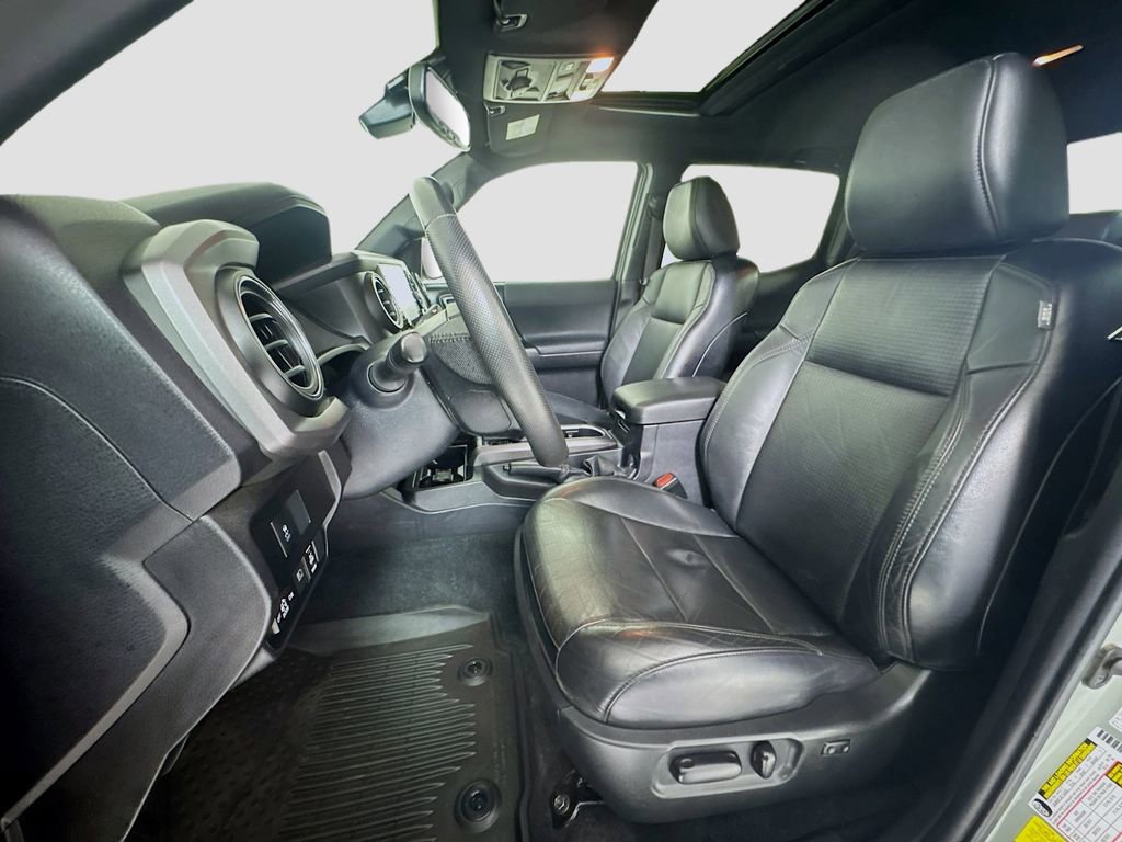 Used 2022 Toyota Tacoma TRD Off-Road w/ TRD Premium Off Road Package image 11