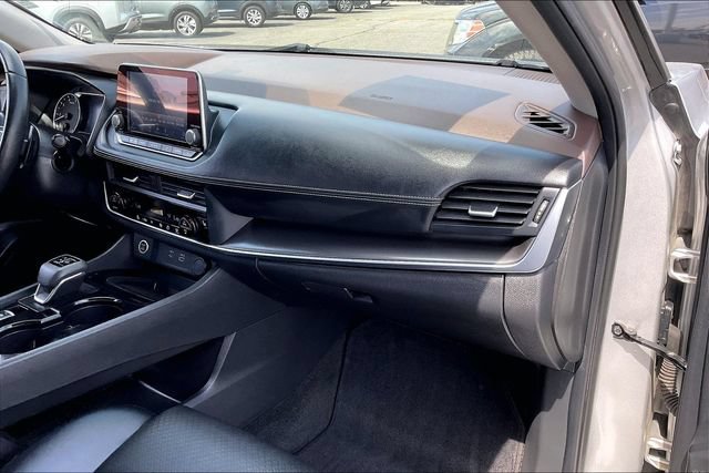 Certified 2023 Nissan Rogue SV w/ SV Premium B Package FWD image 16