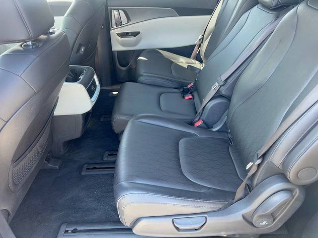 Used 2023 Kia Carnival LX FWD image 13