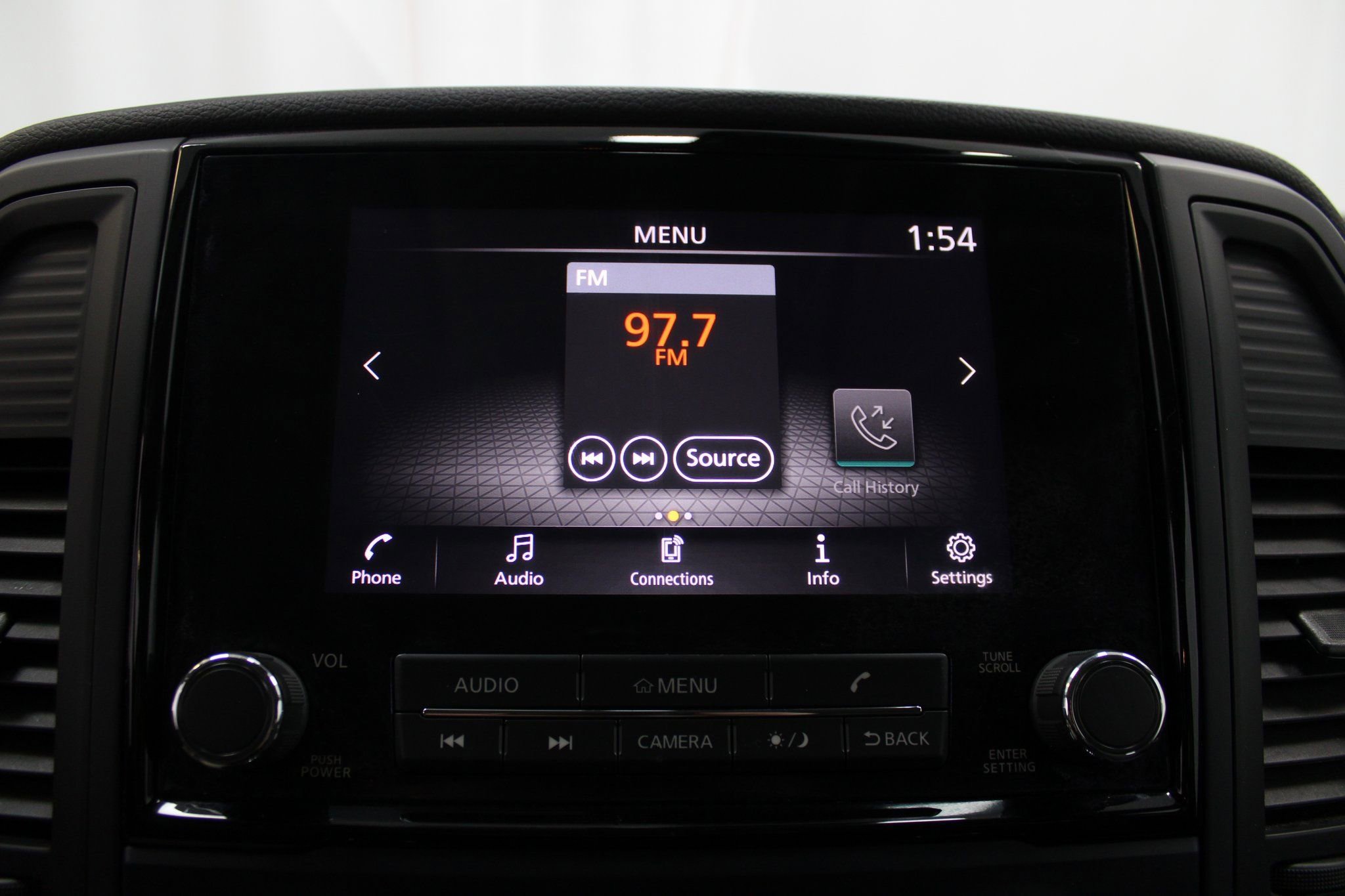 Used 2022 Nissan Titan SV image 40