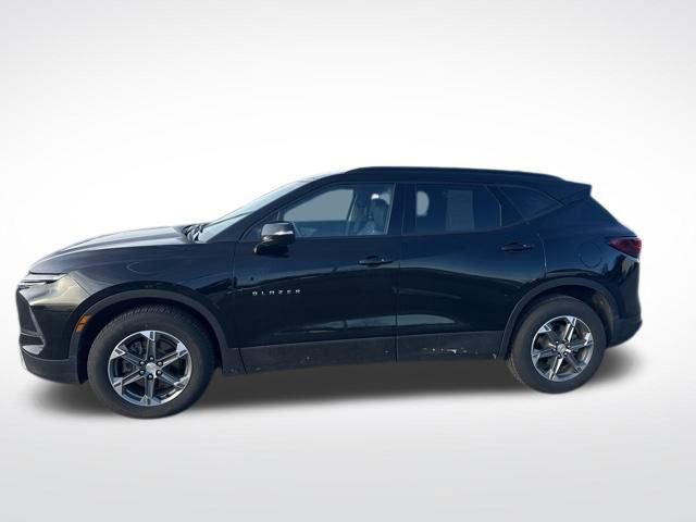 Used 2024 Chevrolet Blazer LT image 2