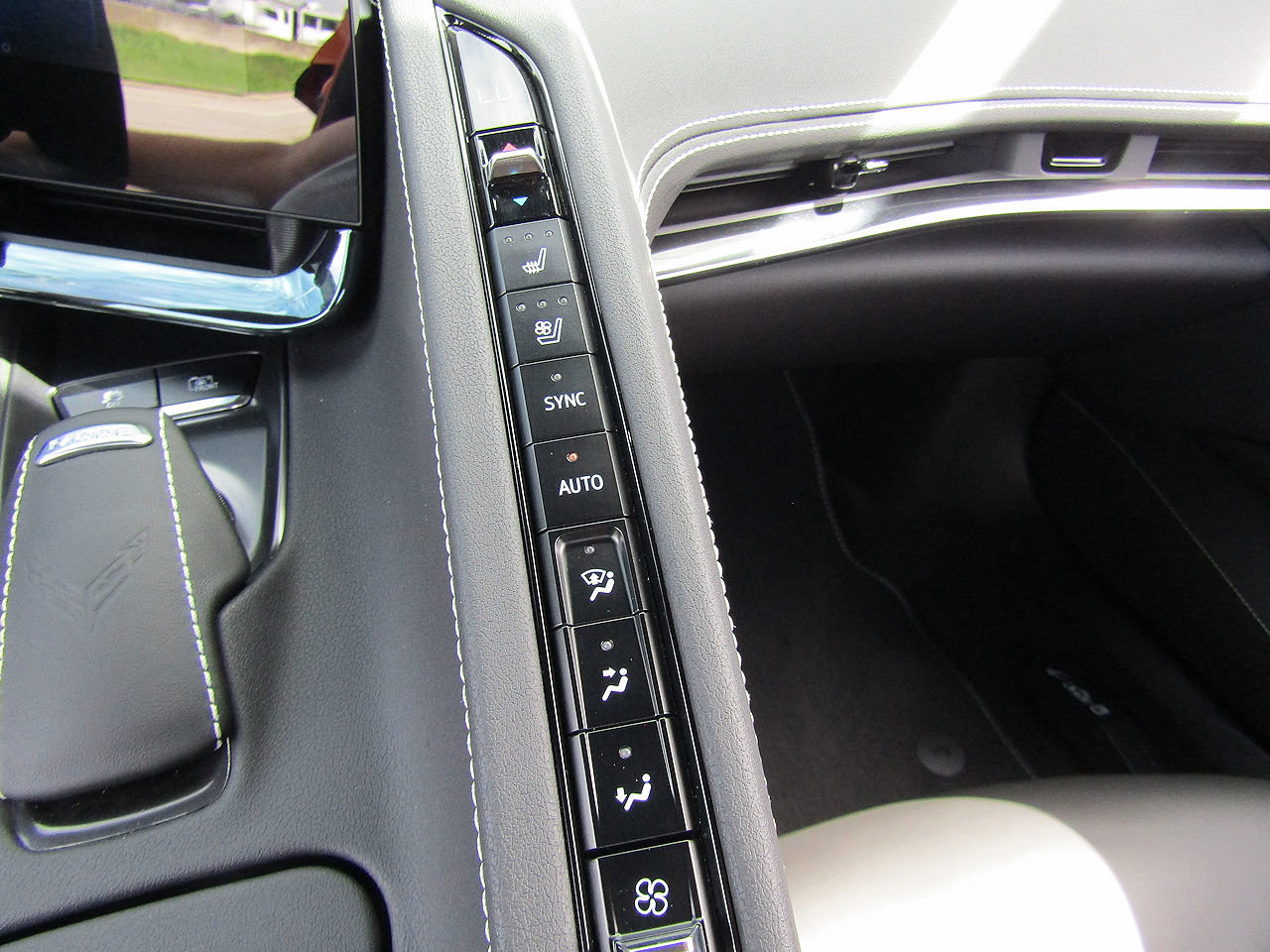 Used 2025 Chevrolet Corvette E-Ray w/ Stealth Interior Trim Package AWD/4WD image 17