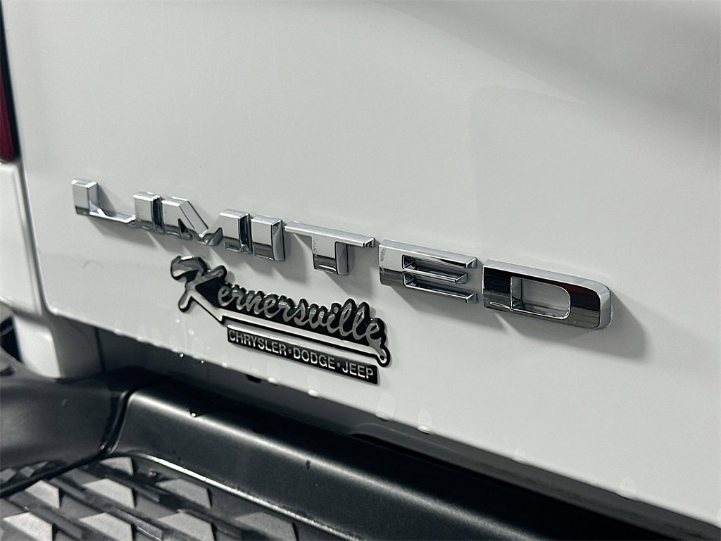 New 2025 RAM 3500 Limited w/ Towing Technology Group image 21