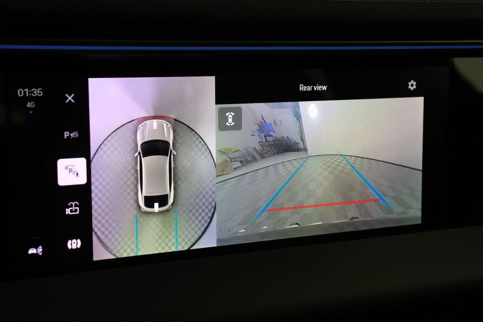 Certified 2025 Porsche Macan 4 Electric AWD/4WD image 17