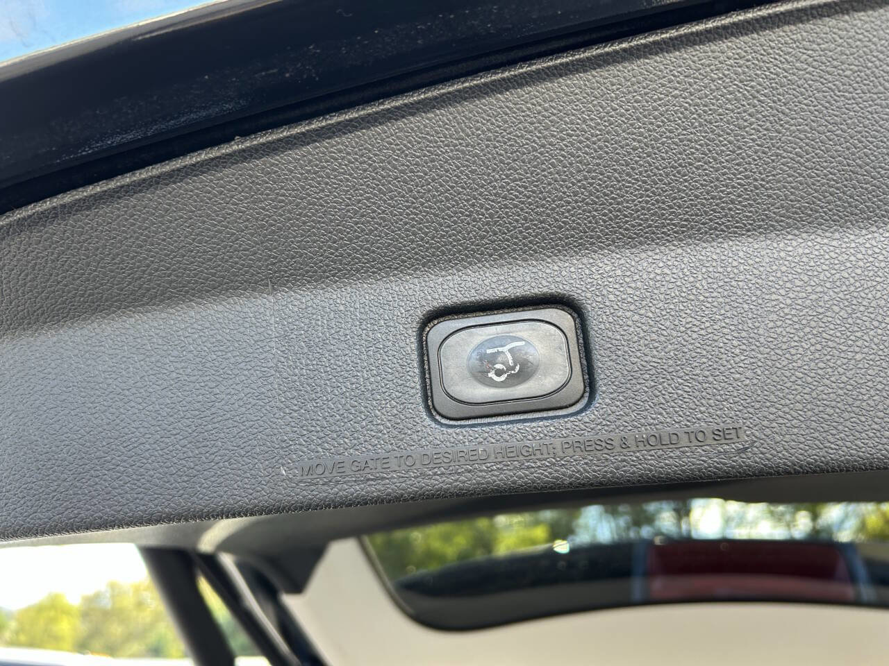 Used 2017 Ford Explorer Platinum image 42
