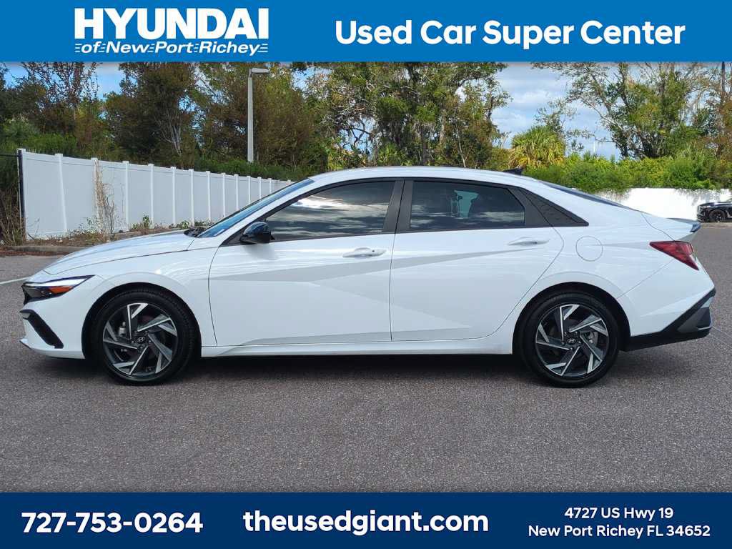 Used 2025 Hyundai Elantra Sport FWD image 2