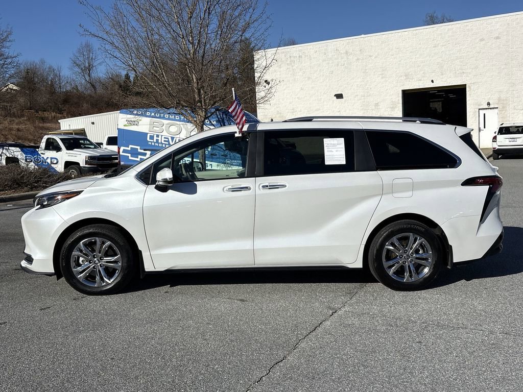 Used 2024 Toyota Sienna Platinum image 7