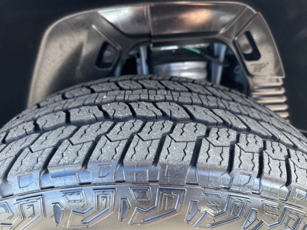 Used 2025 GMC Hummer EV 3X AWD/4WD image 38