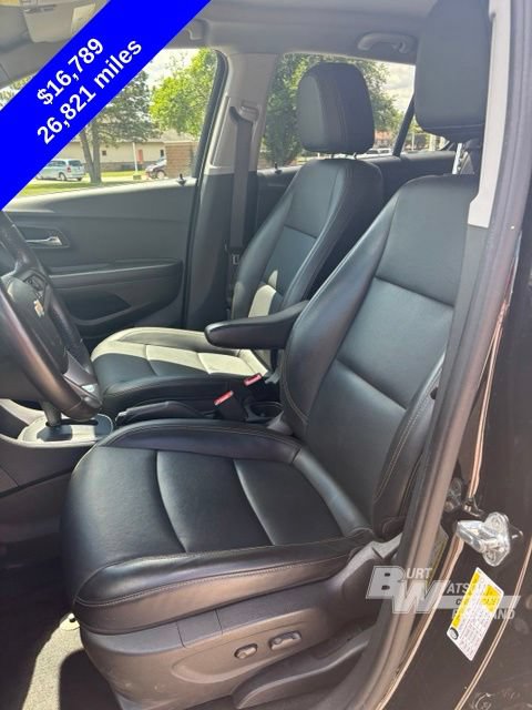Used 2021 Chevrolet Trax LT w/ Premium Seat Package AWD/4WD image 12
