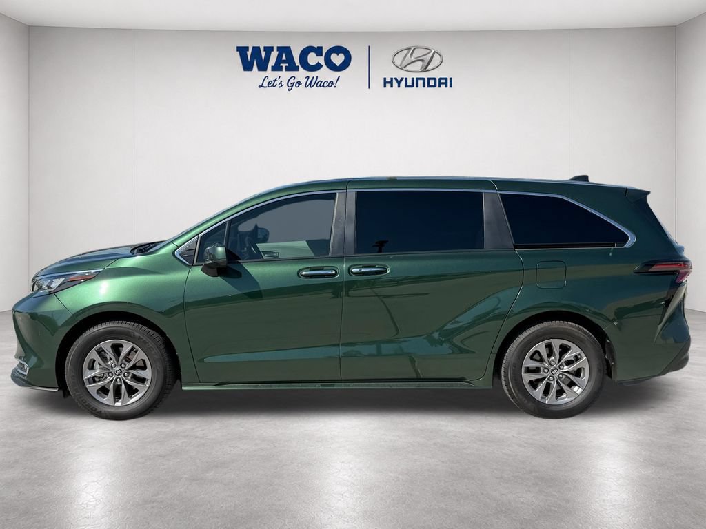 Used 2024 Toyota Sienna XLE FWD image 5