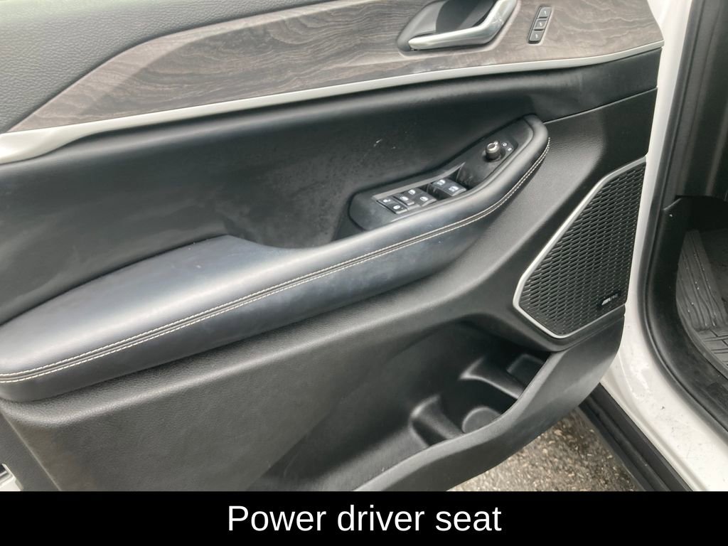 Used 2023 Jeep Grand Cherokee Limited w/ Luxury Tech Group II image 13