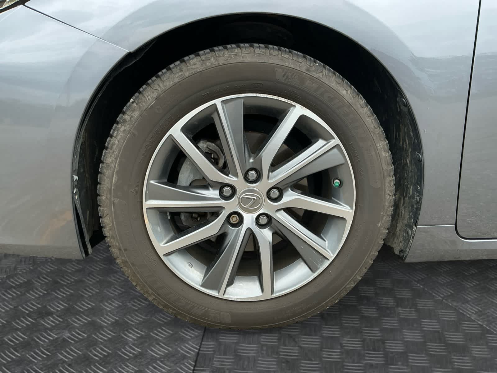 Used 2016 Lexus ES 300h w/ Luxury Package w/Wood Trim FWD image 14