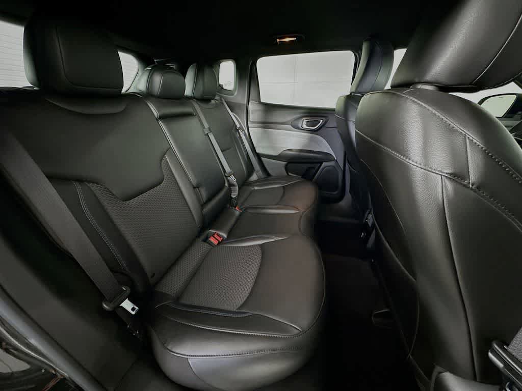 Used 2023 Jeep Compass Latitude AWD/4WD image 30