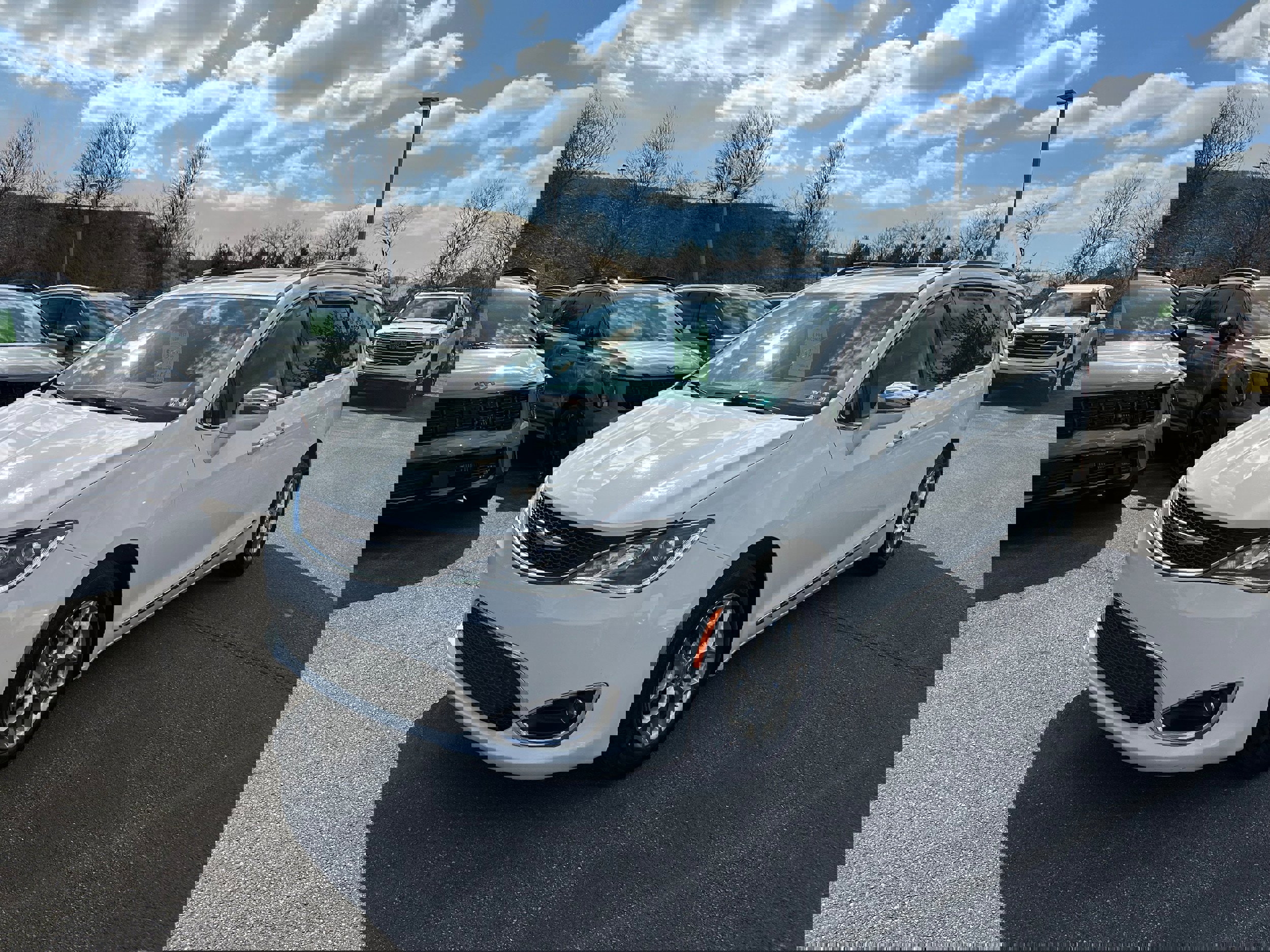 Used 2018 Chrysler Pacifica Limited image 1