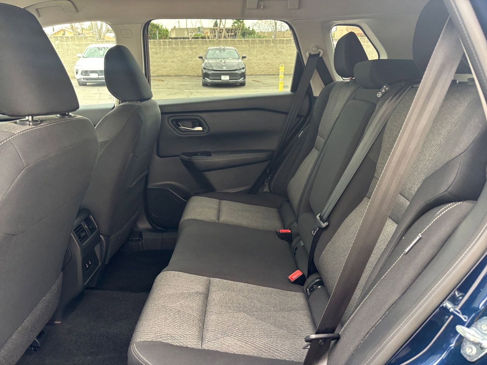 Used 2025 Nissan Rogue SV image 25