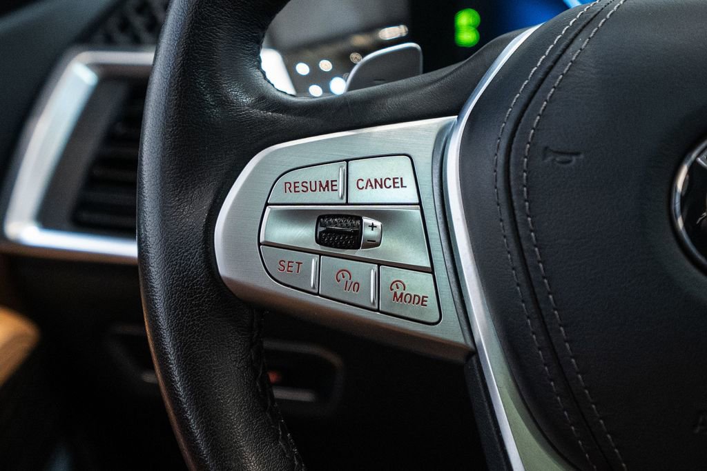 Used 2024 BMW X7 xDrive40i w/ Parking Assistance Package image 28