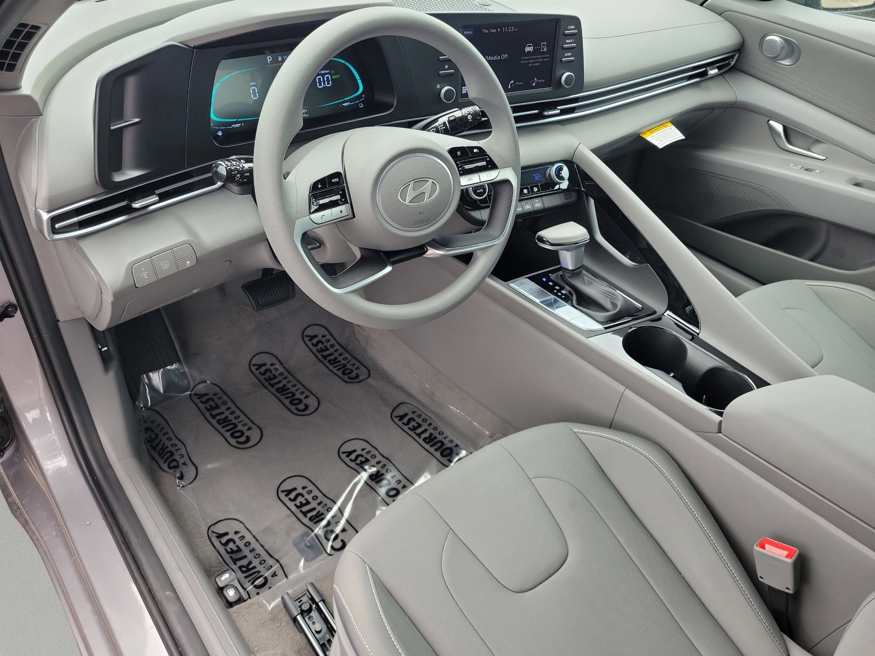 New 2025 Hyundai Elantra Blue image 15