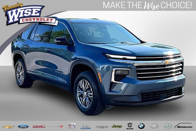 Used 2024 Chevrolet Traverse LT w/ Trailering Package