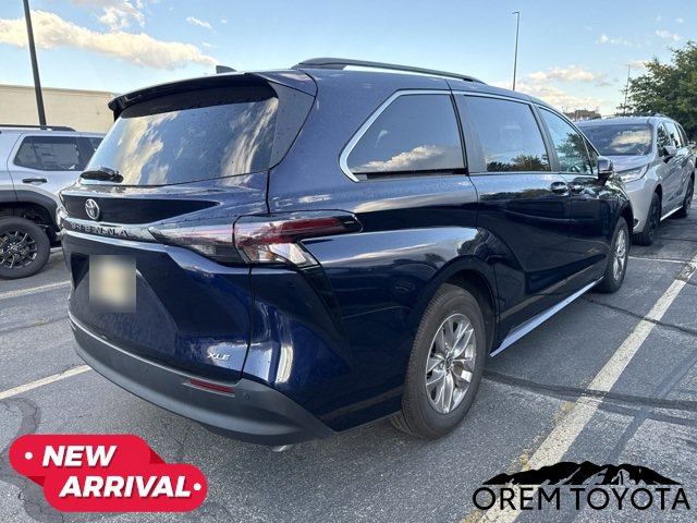 Used 2026 Toyota Sienna XLE FWD image 3