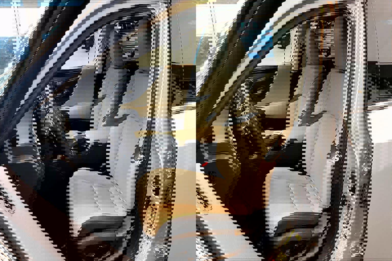 Used 2021 Lexus ES 300h w/ Premium Package image 7