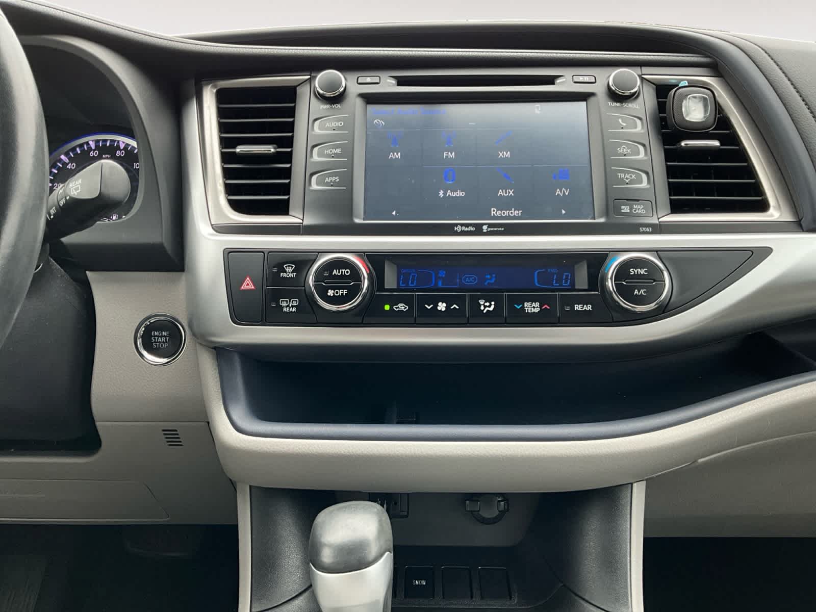 Used 2015 Toyota Highlander XLE FWD image 11