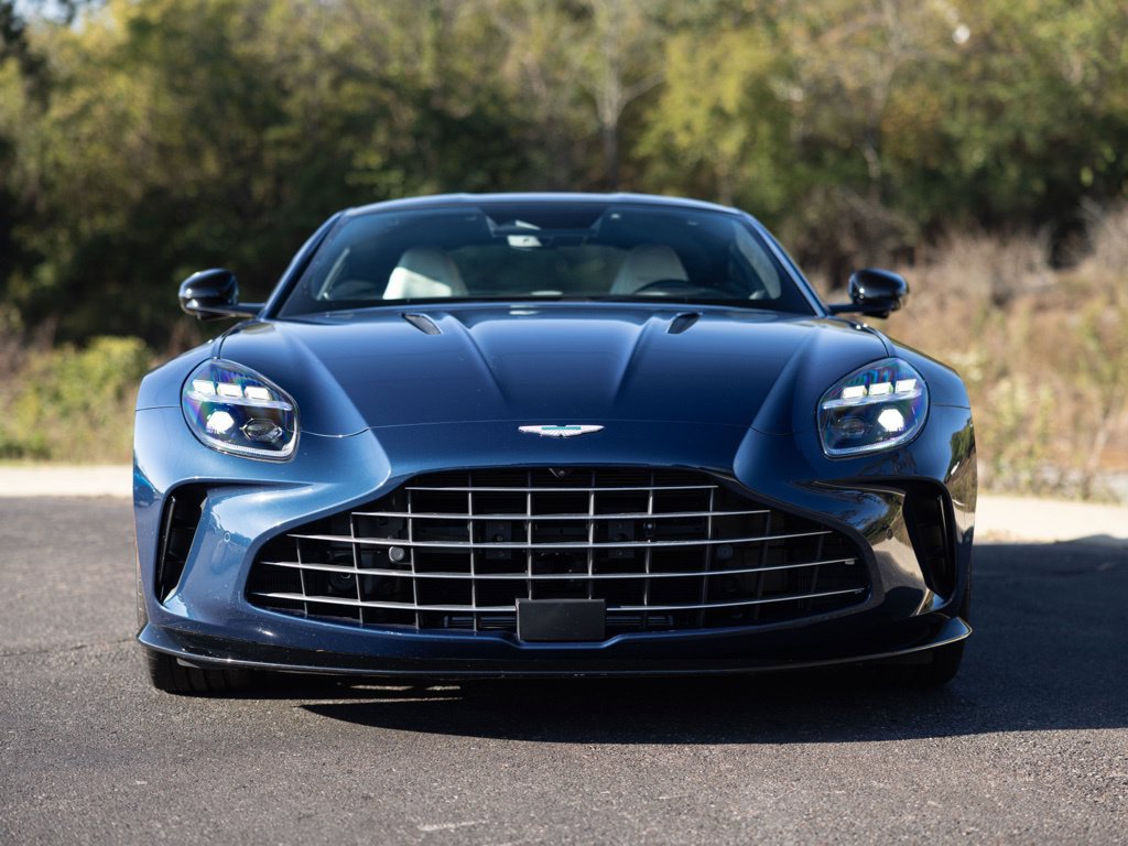 Used 2025 Aston Martin V8 Vantage Coupe RWD image 10