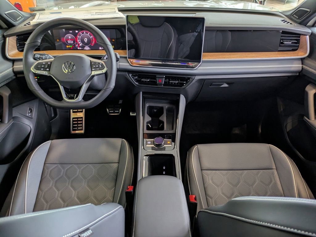 New 2026 Volkswagen Tiguan SEL R-Line image 15