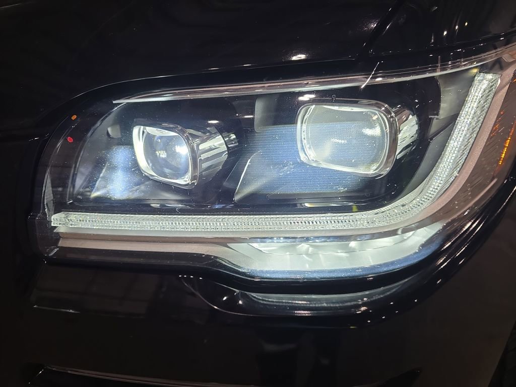 Used 2024 Lincoln Navigator Premiere image 32
